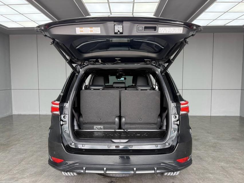 2022 TOYOTA FORTUNER, 2.8 GR SPORT BLACK TOP 4WD โฉม ปี15-ปัจจุบัน สีดำ เกียร์ออโต้ มือเดียวซื้อสด รูปที่ 16