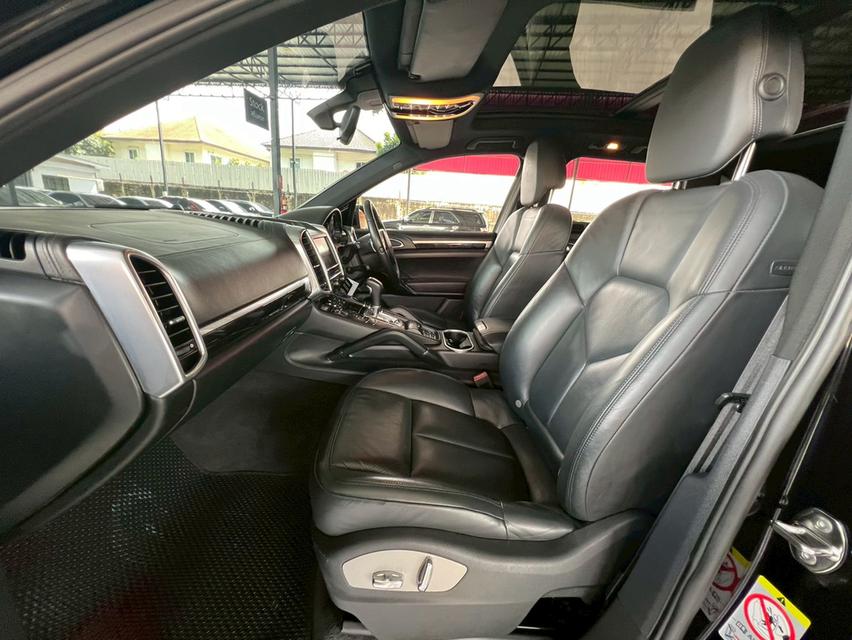 ปี 2010 PORSCHE CAYENNE , 3.0 HYBRIDโฉม CAYENNE สีดำ เกียร์ออโต้ เบนซิน+ไฮบริด 9
