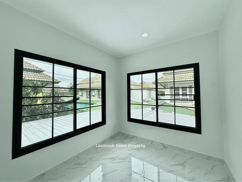 lN-032 ขายบ้านแฝด 2 ชั้น พฤกษาบี คลอง3 คลองหลวง พื้นที่ 45 ตรว 4นอน 2น้ำ มีห้องนอนชั้นล่าง จอดรถในบ้านได้ 2 คัน 4