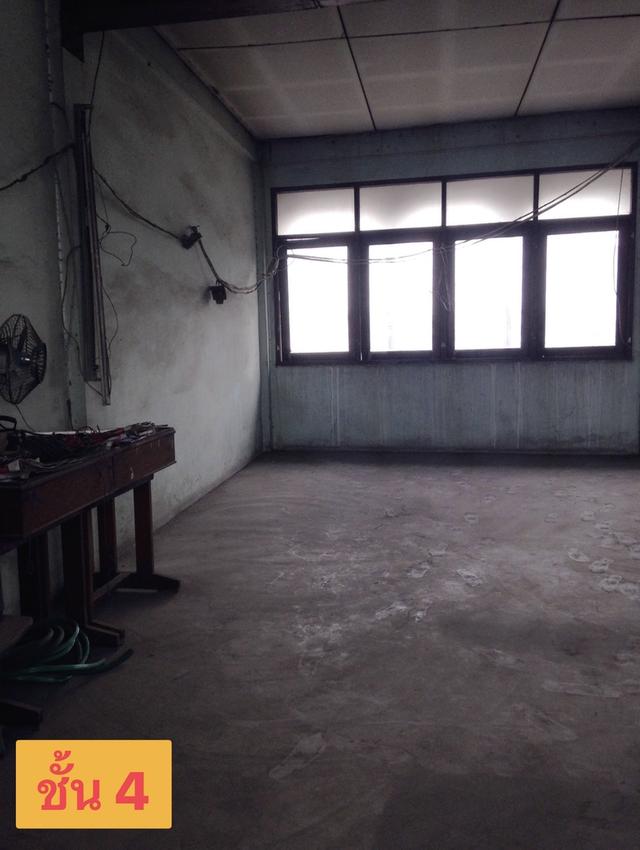 อาคารพาณิชย์ 2 คูหา 4 ชั้น ริมถนนลาดพร้าว ใกล้ MRT สายสีเหลือง 10