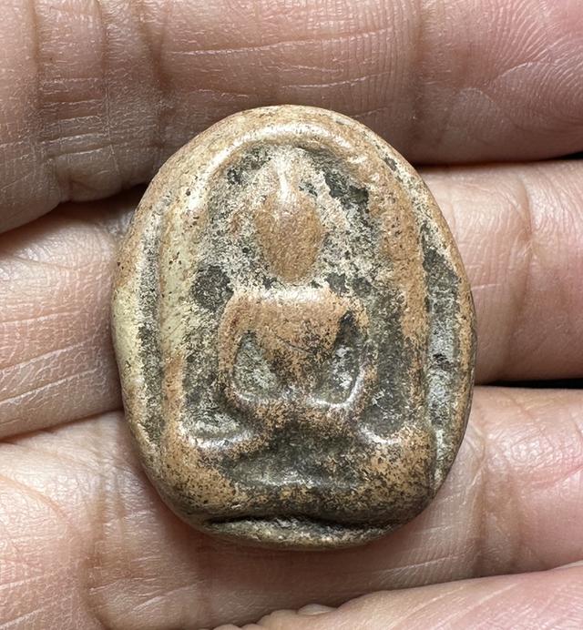 พระกำแพงซุ้มกอ พิมพ์กลาง มีราดำ