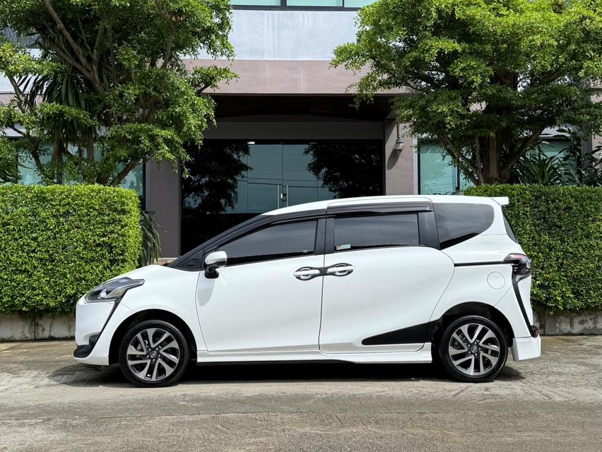 2022 TOYOTA SIENTA 1.5 V รถสภาพป้ายแดง วิ่งน้อยเพียง 50,000 กม ประวัติศูนย์ครบ รถไม่เคยมีอุบัติเหตุครับ