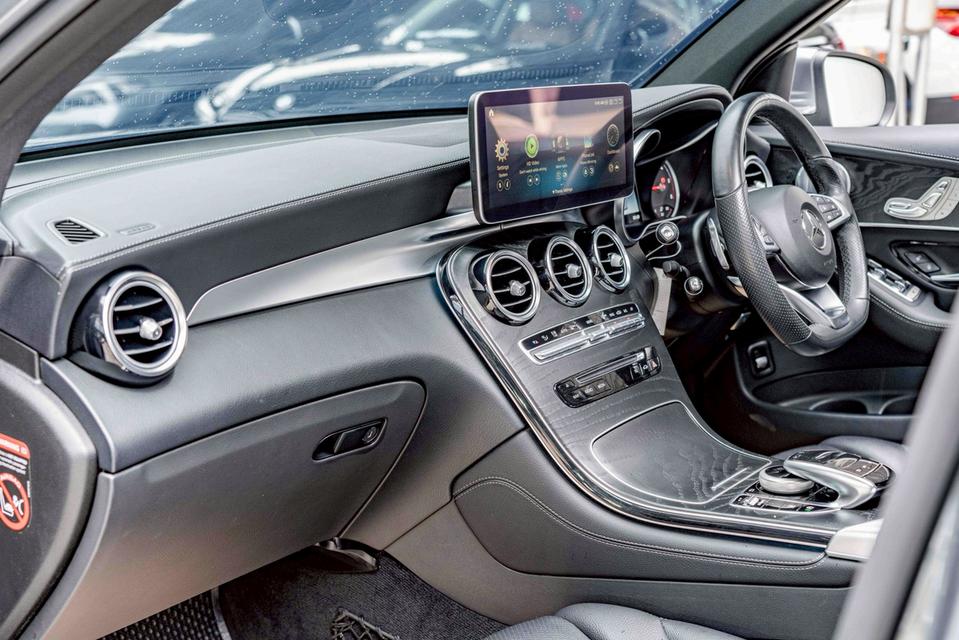 รหัสรถ NP1686 📌BENZ GLC250D AMG DYNAMIC 4MATIC ปีรถ : 2019 12