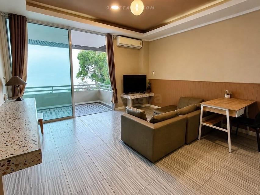 For Rent — Beachfront Sea View Condo at Bay View Resort PattayaBeachfront condo for rent at Bay View Resort Pattaya, located near Krating Lai Beach. 4