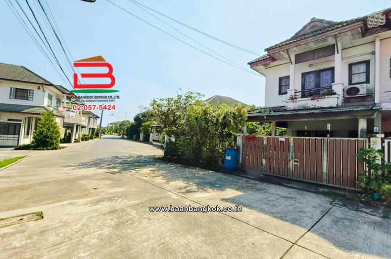 ทาวน์เฮาส์ เนื้อที่ 37 ตร.ว. หมู่บ้านดิเอมเมอรัลด์พาร์ค 2 (ซอยสุขา 2) ถนนรัตนาธิเบศร์ ตำบลพิมลราช อำเภอบางบัวทอง นนทบุรี 2
