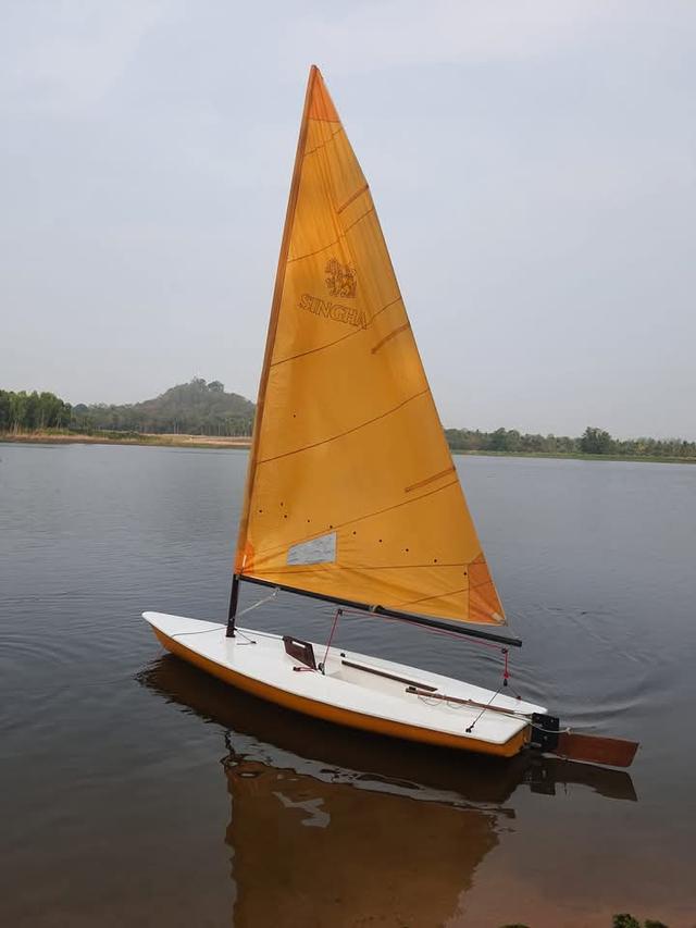 ปล่อยเรือใบ LASER CLASSIC