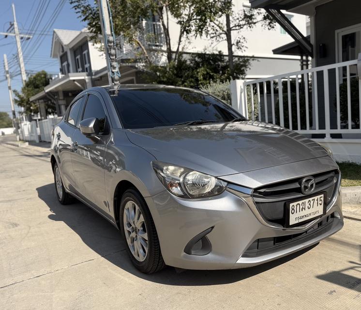 รถบ้านเจ้าของขายเอง Mazda 2 1.3 Skyactiv-G ปี 2017 สีเทา สภาพกริ๊บ ไมล์แท้ 120,xxx กม. เพิ่งเปลี่ยนยาง YOKOHAMA ใหม่ยกชุด รูปที่ 2