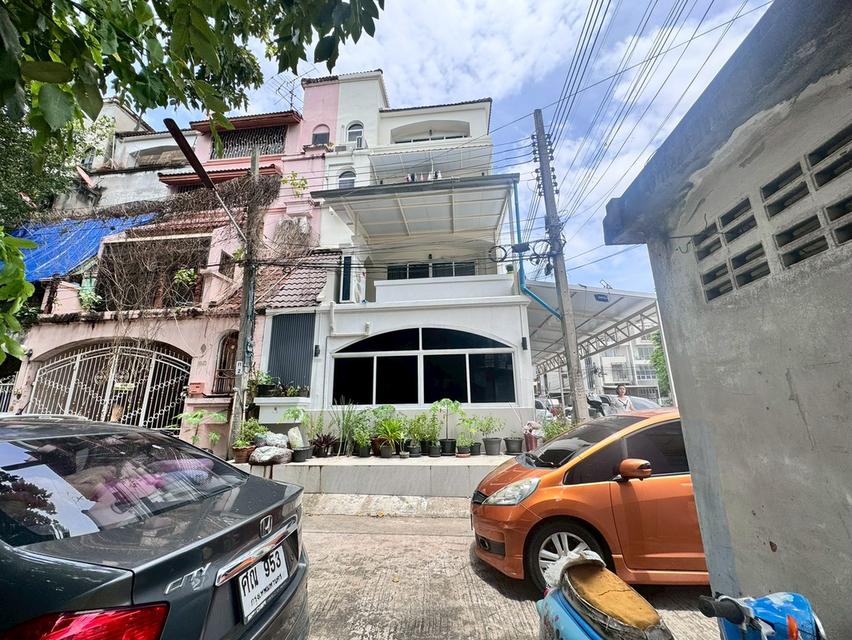 ขายตึกแถว 4 ชั้น ซอยศรีนครินทร์ 40 รีโนเวทใหม่ ราคาสุดคุ้ม เพียง 7.2 ล้านบาทเท่านั้น (N.1803) 20