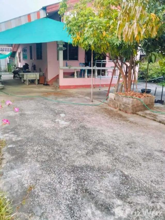 ขายบ้านพร้อมที่ดินหมู่บ้านสมใจนึกตำบลชมพูอำเภอเมืองจังหวัดลำปางเนื้อที่2งาน65ตาางวาบ้านปูนชั้นเดียว 1