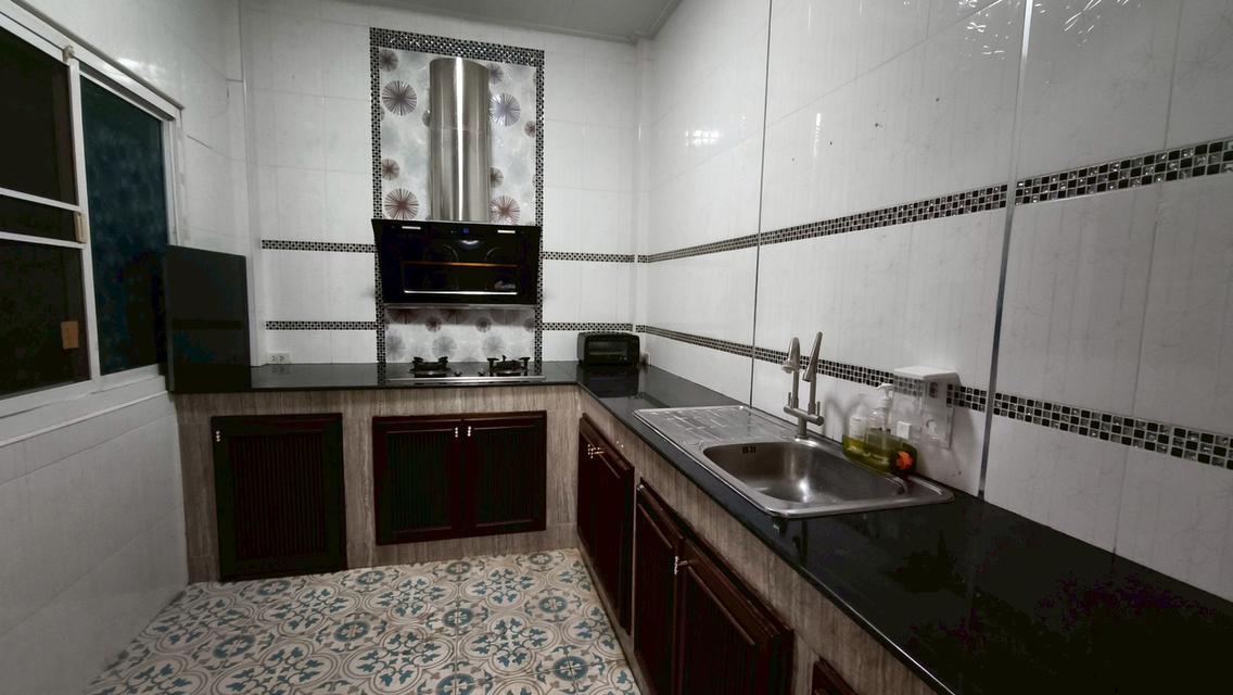 ขายทาวน์โฮม 3 ชั้น สไตล์บ้านเดี่ยว หลังมุม ทำเลศักยภาพ 10