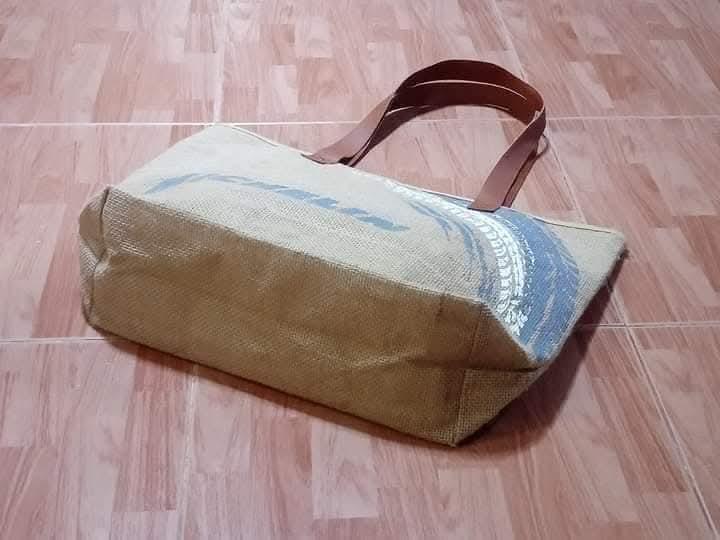 MICHELIN กป.สะพายไหล่ใบใหญ่ ผ้าแบบผ้ากระสอบ มีซับด้านในอีกชั้น สกรีนหน้า-หลัง งานสวยสะอาด สภาพดี ไม่มีตำหนิ รูปที่ 7