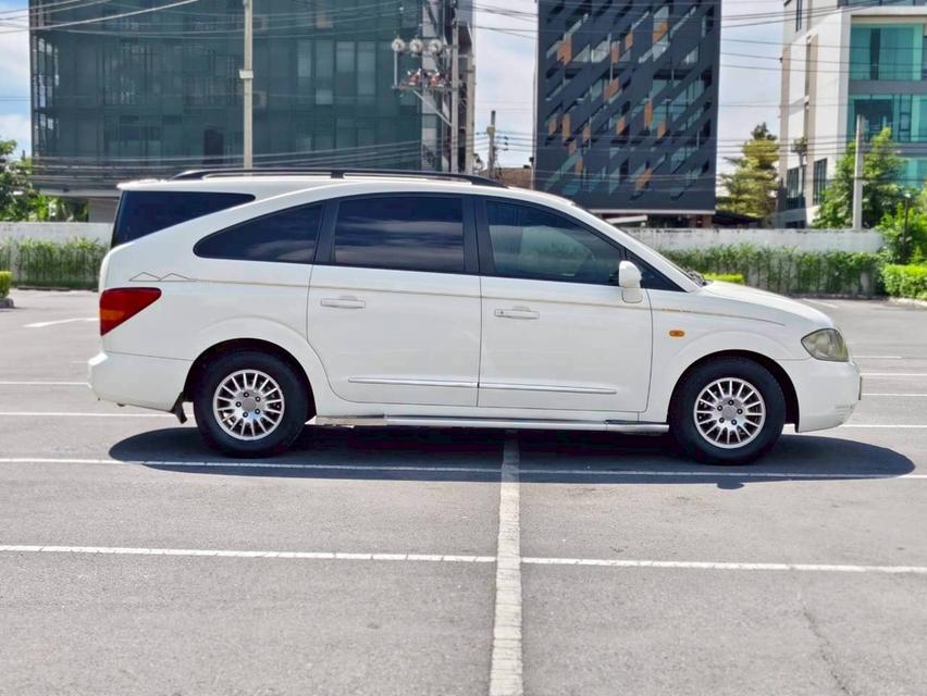 Ssangyong Stavic SV270 เครื่องดีเซล 2.8 เกียร์ Auto สีขาวมุก ปี 2010 6