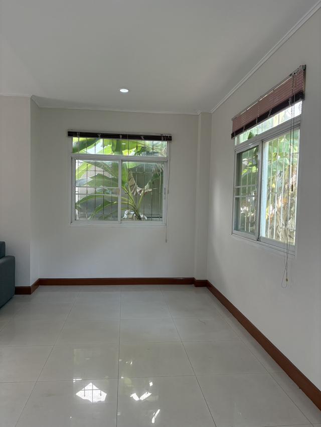 ให้เช่าบ้าน 2 ชั้น 3ห้องนอน 2 ห้องน้ำ ถ.ราษฎร์พัฒนา ซอยมีสทีน ใกล้รถไฟฟ้าสถานีราษฎร์พัฒนา 11