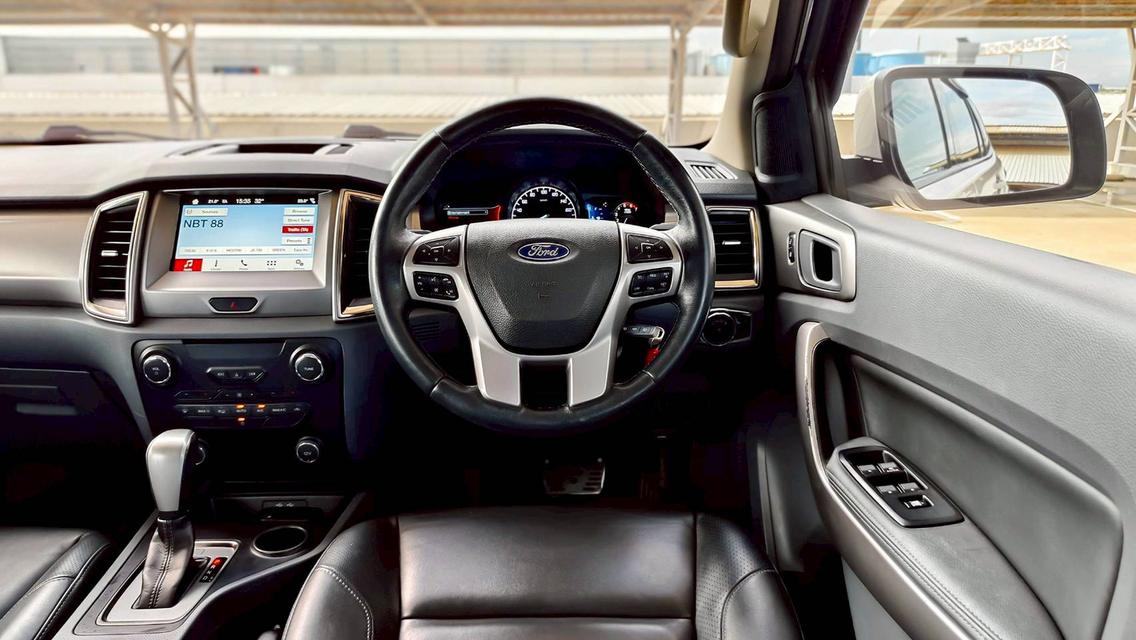 ขาย Ford Everest 2.2Titanium ปี17 10