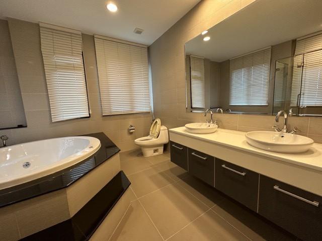 ขายบ้านเดี่ยว 3 ชั้น ระดับ Luxury เนื้อที่ 130 ตารางวา Grand Bangkok Boulevard รัชดา รามอินทรา 2 ตกแต่งพร้อมอยู่ ใกล้กับแฟชั่นไอส์แลนด์ ถนนวงแหวนกาญจน 7