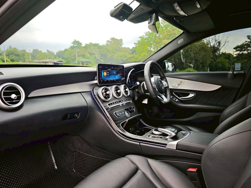 Mercedes Benz C300e AMG Sportปี 2020 ไมล์ 8x,xxx km 18