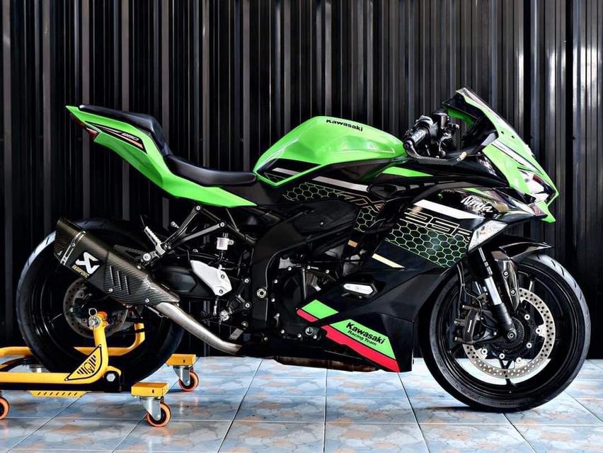 Kawasaki Ninja ZX-25R ABS SE ปี 2020 รถสีสวยมือ 2 6