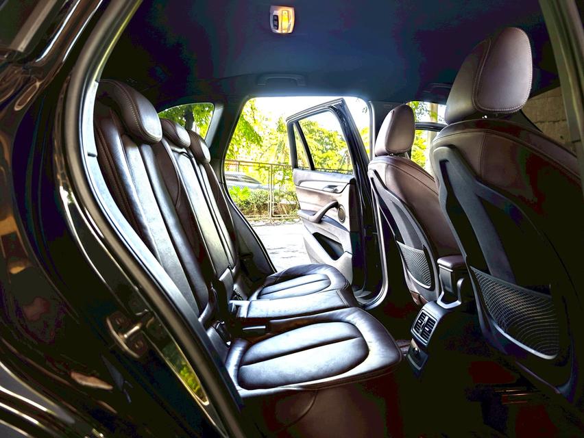 ขายรถ BMW X1 2.0 sDrive 1.8d M Sport ปี 2017 สีดำ เกียร์ออโต้ 10