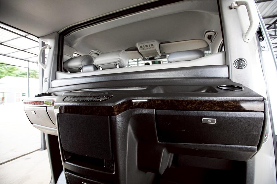 VOLKSWAGEN CARAVELLE 2.0 TDI ดีเซล ปี 2012 สีเทา มือเดียวป้ายแดง 12