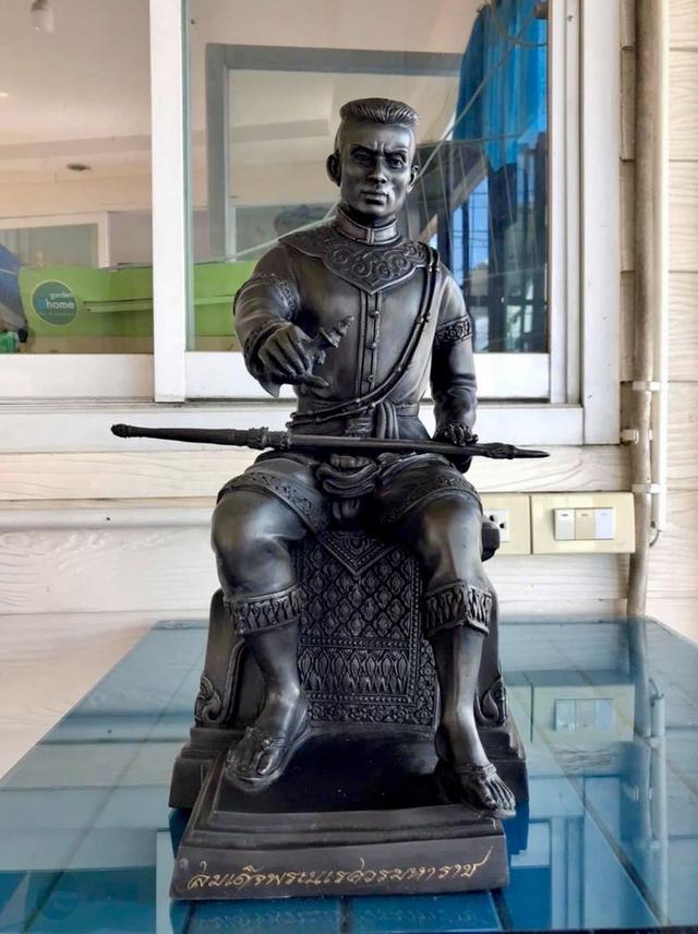 พระนเรศวรมหาราช องค์ดำ รุ่นประกาศอิสรภาพ ปี2552 ทองเหลือง หน้าคัก9นิ้ว