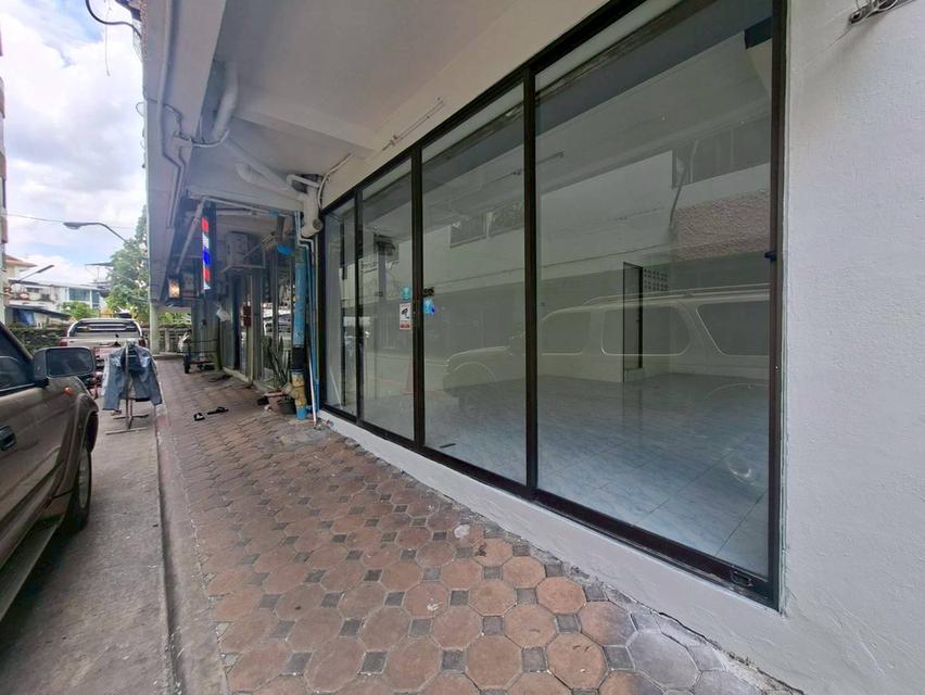 ให้เช่าพื้นที่หัวมุม ซอยลาดพร้าว 121 ใกล้เดอะมอลล์บางกะปิ (N.1847) 2