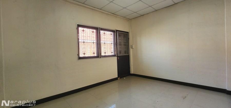 69030200 : ขายทาวน์เฮ้าส์ 2 ชั้นหลังมุม 2 หลังติด พร้อมต่อเติมหน้าบ้าน เนื้อที่หลังละ 15 ตารางวา รวม 30 ตารางวา ถนนเอกชัย 30 จอมทอง กรุงเทพฯ ทำเลดี เด 19