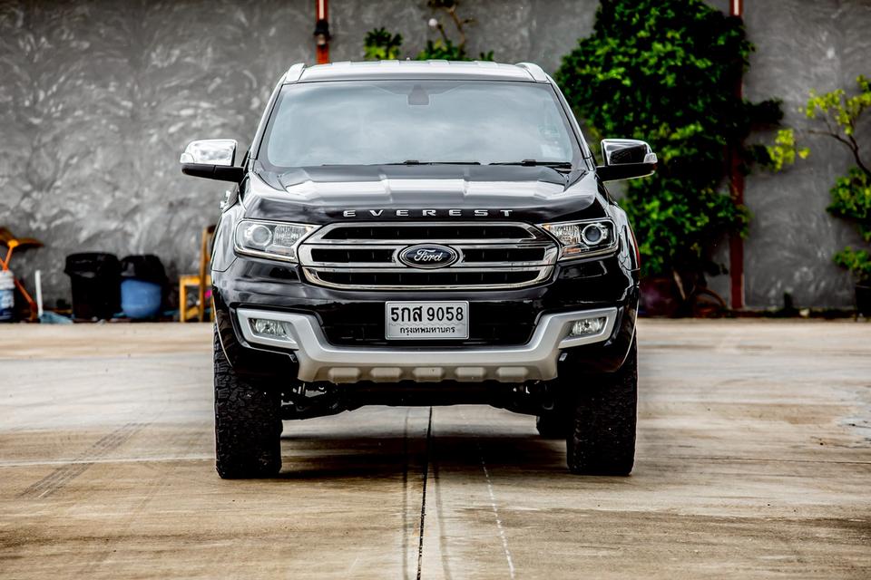 Ford Everest 2.2 Titanium ปี2017 สีดำ มือเดียวป้ายแดง 3
