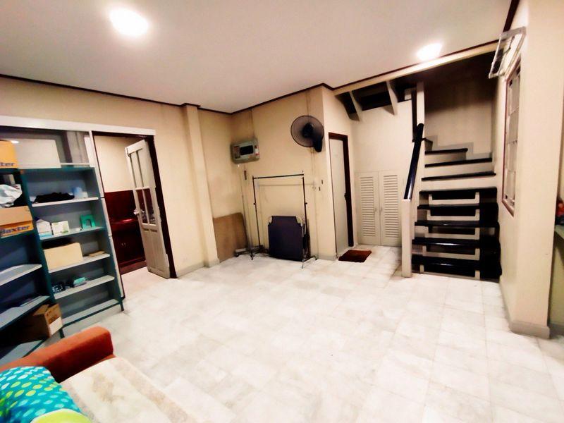 ขาย ทาวน์เฮ้าส์ 2 ชั้น 24 ตรว.หมู่บ้านบุศรินทร์ Land & House ถ.พระยาสุเรนทร์ ซอย 40 แขวงสามวาตะวันตก เขตคลองสามวา กรุงเทพฯ 7