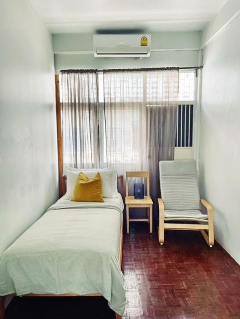 Hostel เกทเวย์ แอท บางซื่อ 1 กม.อาคารพาณิชย์ 2 ชั้น MRT บางโพ 900ม.จัดเต็มเฟอร์ 2 นอน AIRBNB 3