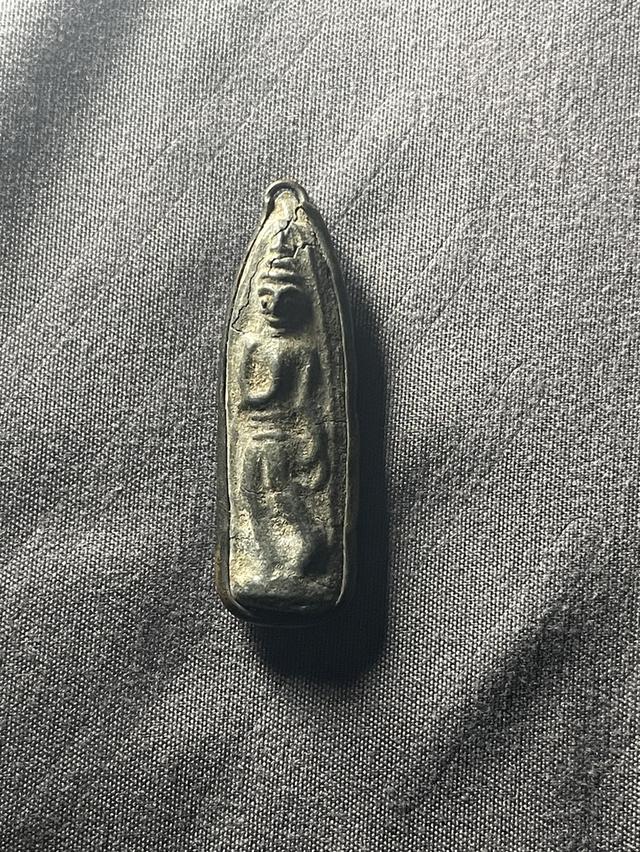 พระปางลีลาทุ่งเศรษฐี เนื้อชินตะกั่ว พิมพ์ 2 หน้า วัดพระธาตุลำปางหลวง เนื้อปริแตกเก่า