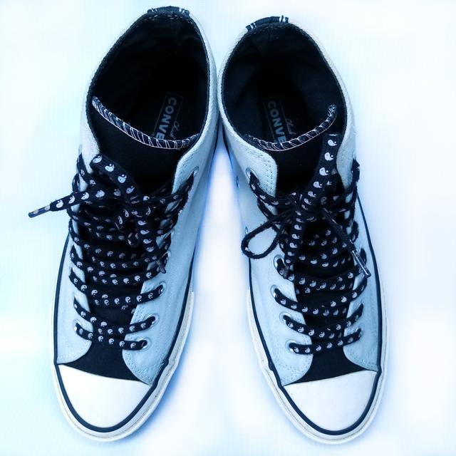 CONVERSE ผ้าใบหุ้มข้อมือสอง สีขาว-ดำ หยินหยาง สภาพเหมือนใหม่ จัดส่งฟรี!!!เก็บปลายทาง