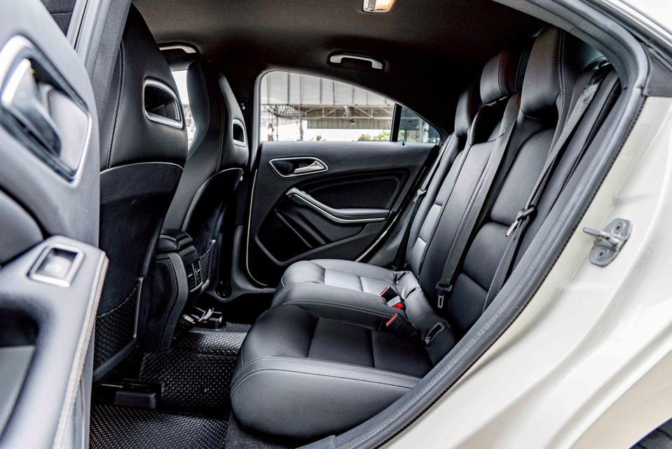 รหัสรถ NP9925 BENZ CLA200 URBAN 2017 17