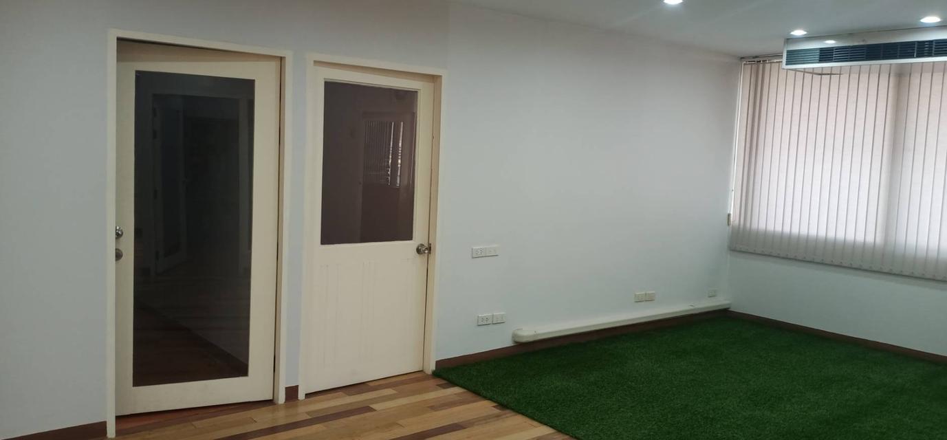 ออฟฟิสสำนักงาน ในย่านธุรกิจ 5