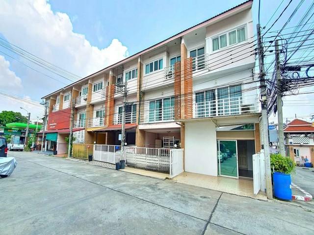 ให้เช่าทาวน์โฮม 3 ชั้น 4 ห้องนอน โฮม อินทาวน์ พหลโยธิน 73 หลังหัวมุม ใกล้สถานีรถไฟฟ้าสถานี คปอ. ตลาดนัดเซฟวัน