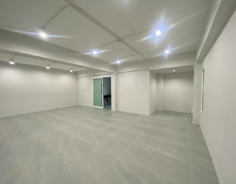 ให้เช่าอาคารสำนักงาน / Office / พื้นที่ ชั้น 1 เท่านั้น / ซอยปรีดีพนมยงค์ 14 สุขุมวิท 71 / อาคารพื้นที่ใช้สอย 500 ตารางเมตร 16