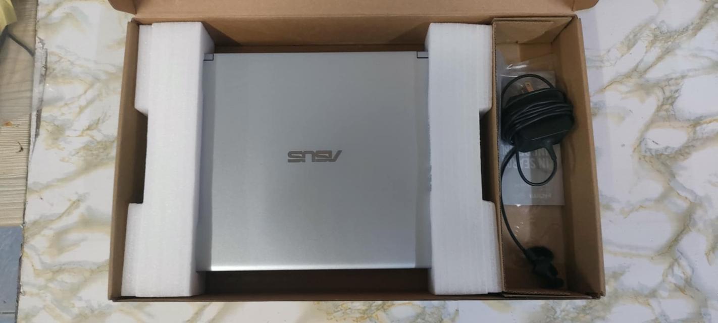 Asus Flip14 win11 i3 G10 ram 8 g. M.2 256 g.