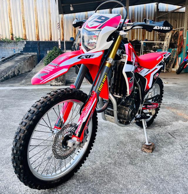 ส่งต่อ Honda CRF ปึ 2018 รถสีแดง