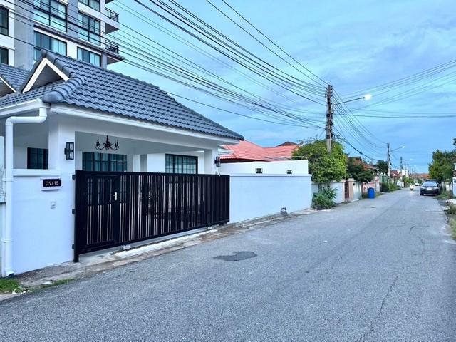 หมู่บ้านรวิพรวิลเลจ1 ซอยเขาน้อยโซนบน ตกแต่งครบ ทำเลดีใจกลางเมือง ใกล้ห้าง ใกล้ธนาคาร อยู่บนเนินเขาน้ำไม่ท่วม