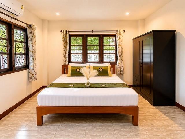 ให้เช่าบ้านโมเดิร์น2ชั้น 100ตรว. 5นอน3น้ำ เช่าลดเหลือ 26,000บ. เฟอร์ครบ เลี้ยงสัตว์ได้ แยกกองทราย บ้านจินดาวิลล่า ต.หนอง 5