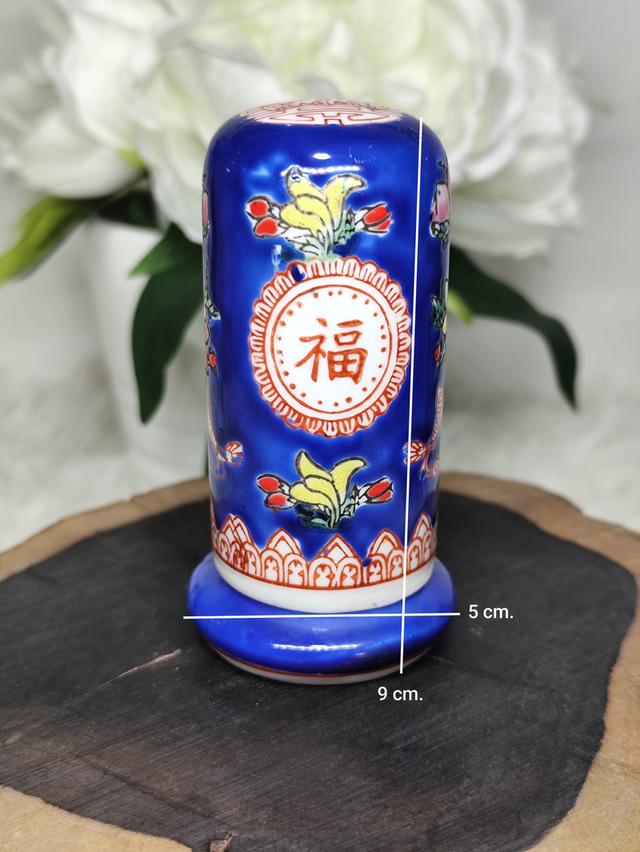 ตลับเก็บไม้จิ้มฟัน Famille Rose ลายอักษรจีนคำว่า "福" (ฮก) ซึ่งหมายถึงโชคลาภ ความสุข หรือความโชคดีมีตราประทับใต้ฐาน รูปย่อยที่ 2