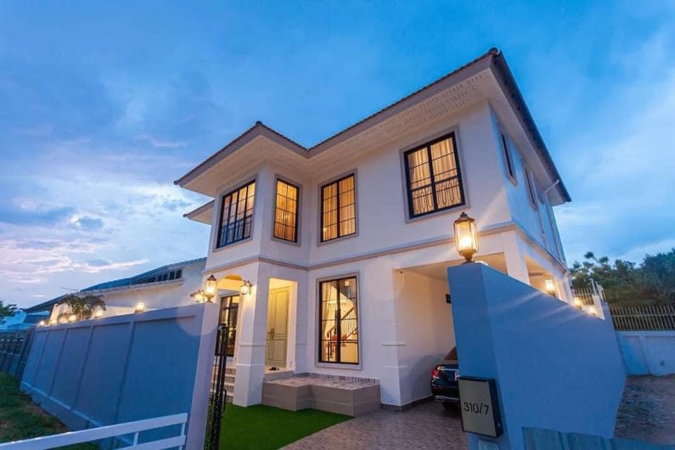 Brand New House with private swimming pool on Jomtien beach location just 3 minutes walk to the beach. Modern luxury style 