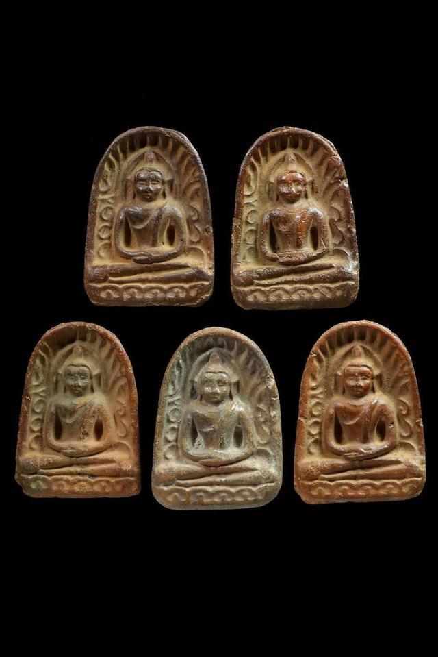 พระซุ้มกอเหมายกชุดจ้า