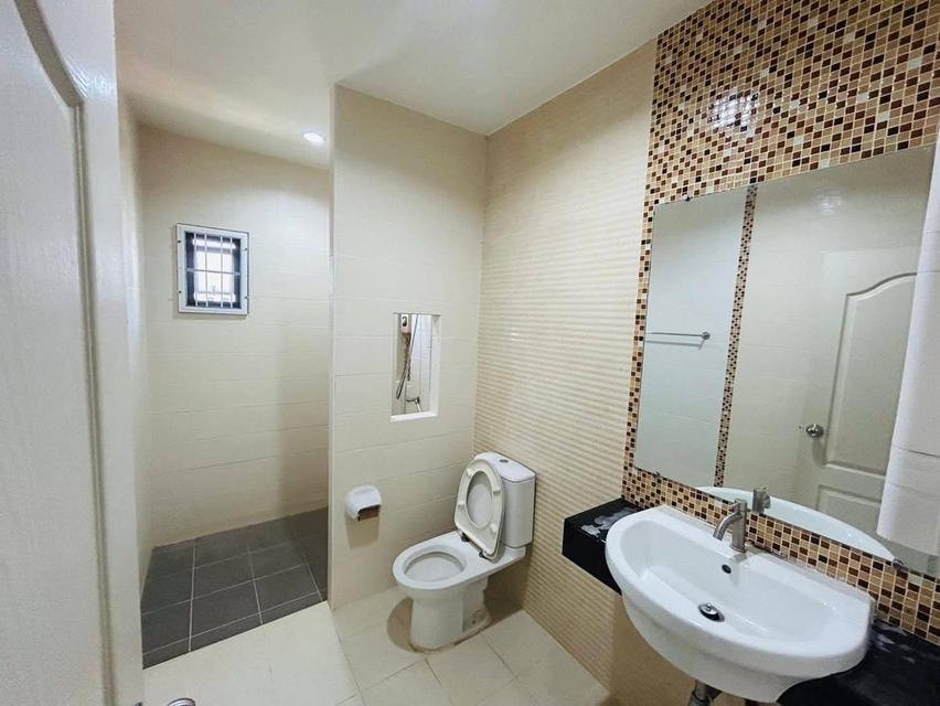 ให้เช่า บ้านเดี่ยว 2 ชั้น 50 ตร.วา รีโนเวทใหม่ ติดถนนสุขุมวิท เพียง 50 ม. ( ให้เลี้ยงสัตว์ได้ ) บ้านฉาง ระยอง 20