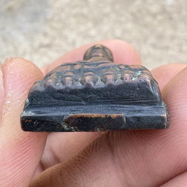 หลวงปู่ทวด วัดช้างให้ เหรียญหล่อเตารีดปี05 รูปที่ 5