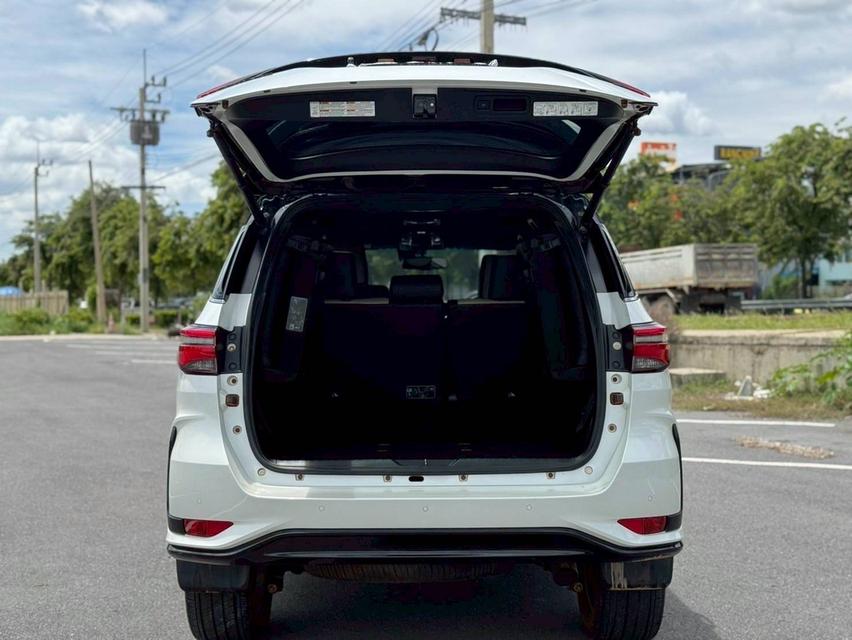 2022 TOYOTA FORTUNER Legender  RWD 2.8 4WD รุ่นพิเศษ 60th รถใหม่ ไมล์น้อย 8