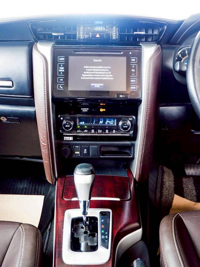 Toyota Fortuner 2.8 V เกียร์ออโต้ สีขาวมุก ปี 2015 15