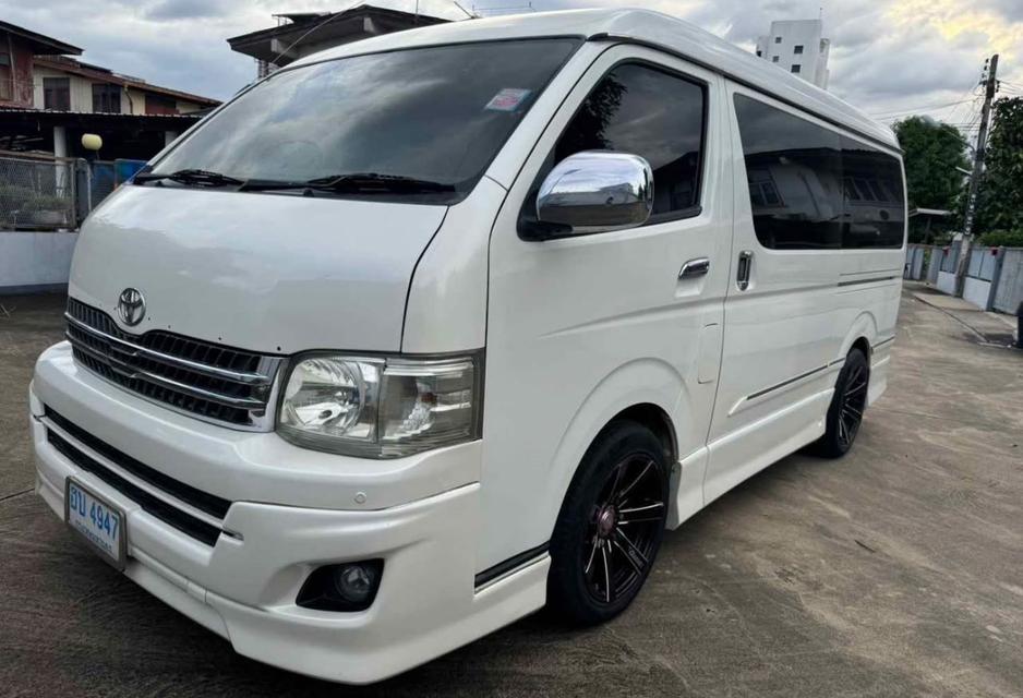 Toyota Ventury ปี 2011 3