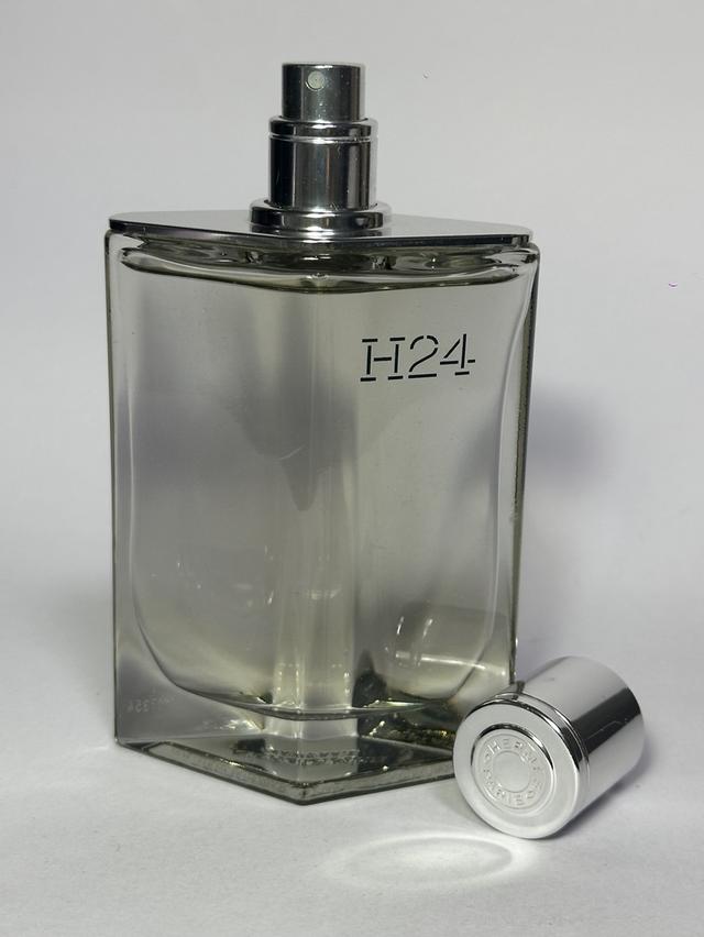 น้ำหอมผู้ชายมือสอง Hermès H24 Eau de Parfum (EDP) ขนาด 100 มล. ส่งต่อในราคา 2,350 บาท บาท