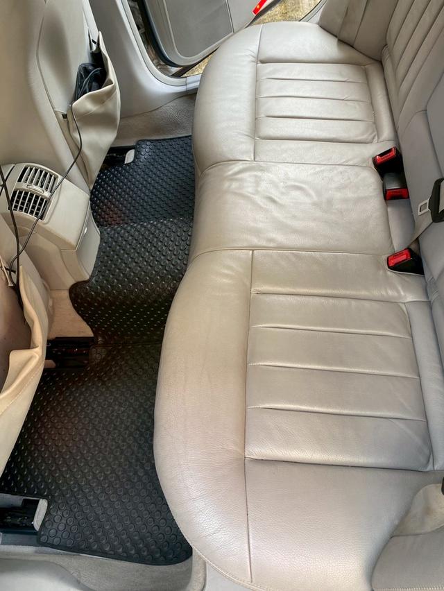 รถยนต์ Mercedes Benz รุ่น E 200 CGI BE ปี 2011 สีเทา 13