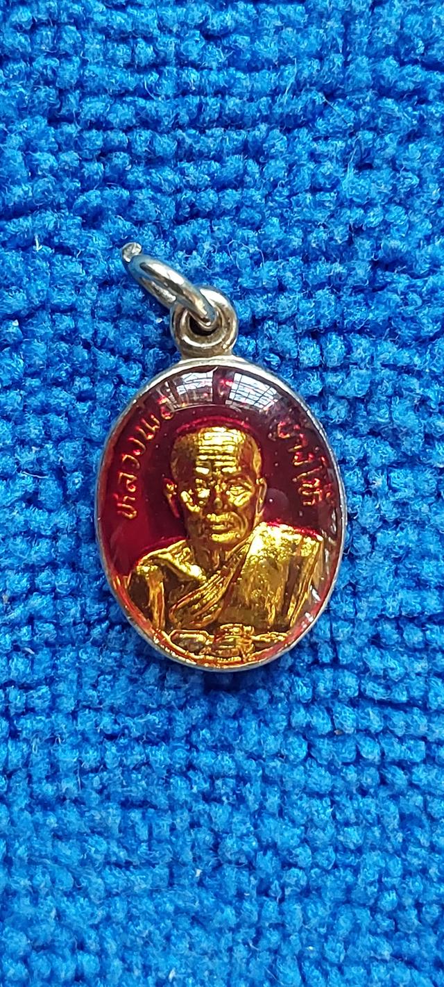 เหรียญเม็ดแตงลงยาสีแดงหลวงปู่ทวดปี2522 รูปย่อยที่ 4